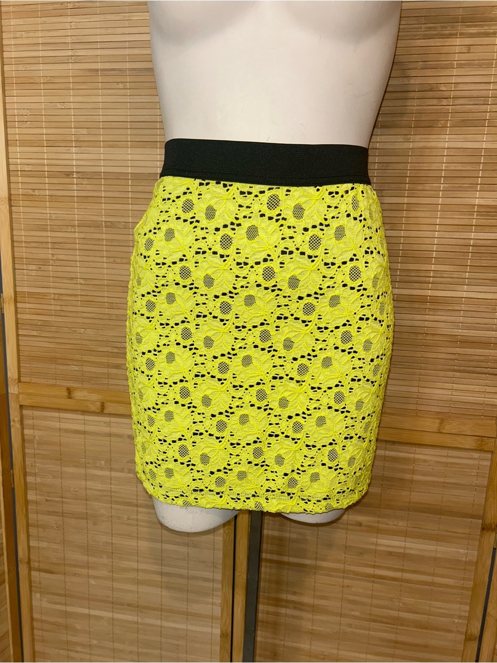 Candies vintage retro 90s style yellow lace mini skirt black waistband medium